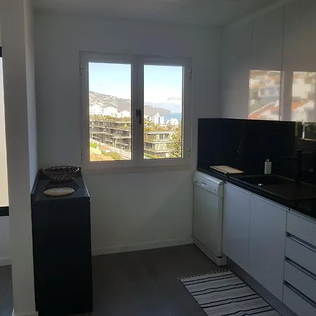 The Sunrise Of Your Dreams With Total Ocean View With New Modern Kitchens 75 M2 דירה