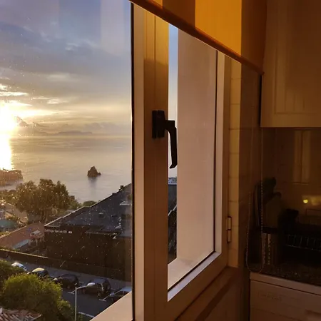 The Sunrise Of Your Dreams With Total Ocean View With New Modern Kitchens 75 M2 * פונשל