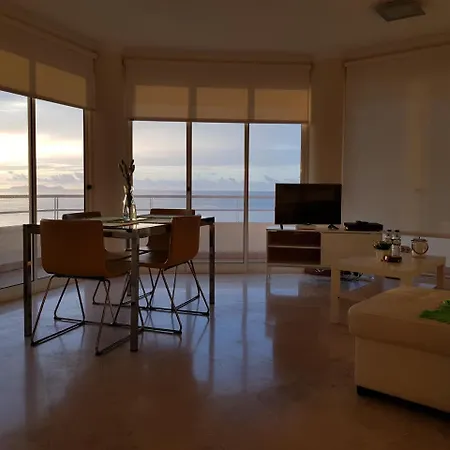The Sunrise Of Your Dreams With Total Ocean View With New Modern Kitchens 75 M2 Apartman Funchal