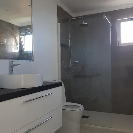 The Sunrise Of Your Dreams With Total Ocean View With New Modern Kitchens 75 M2 Apartman Funchal