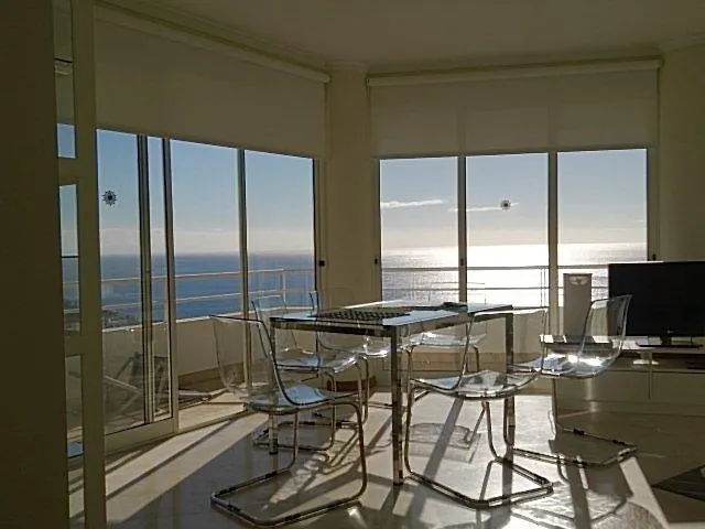 The Sunrise Of Your Dreams With Total Ocean View With New Modern Kitchens 75 M2 Appartement Funchal (Madeira)